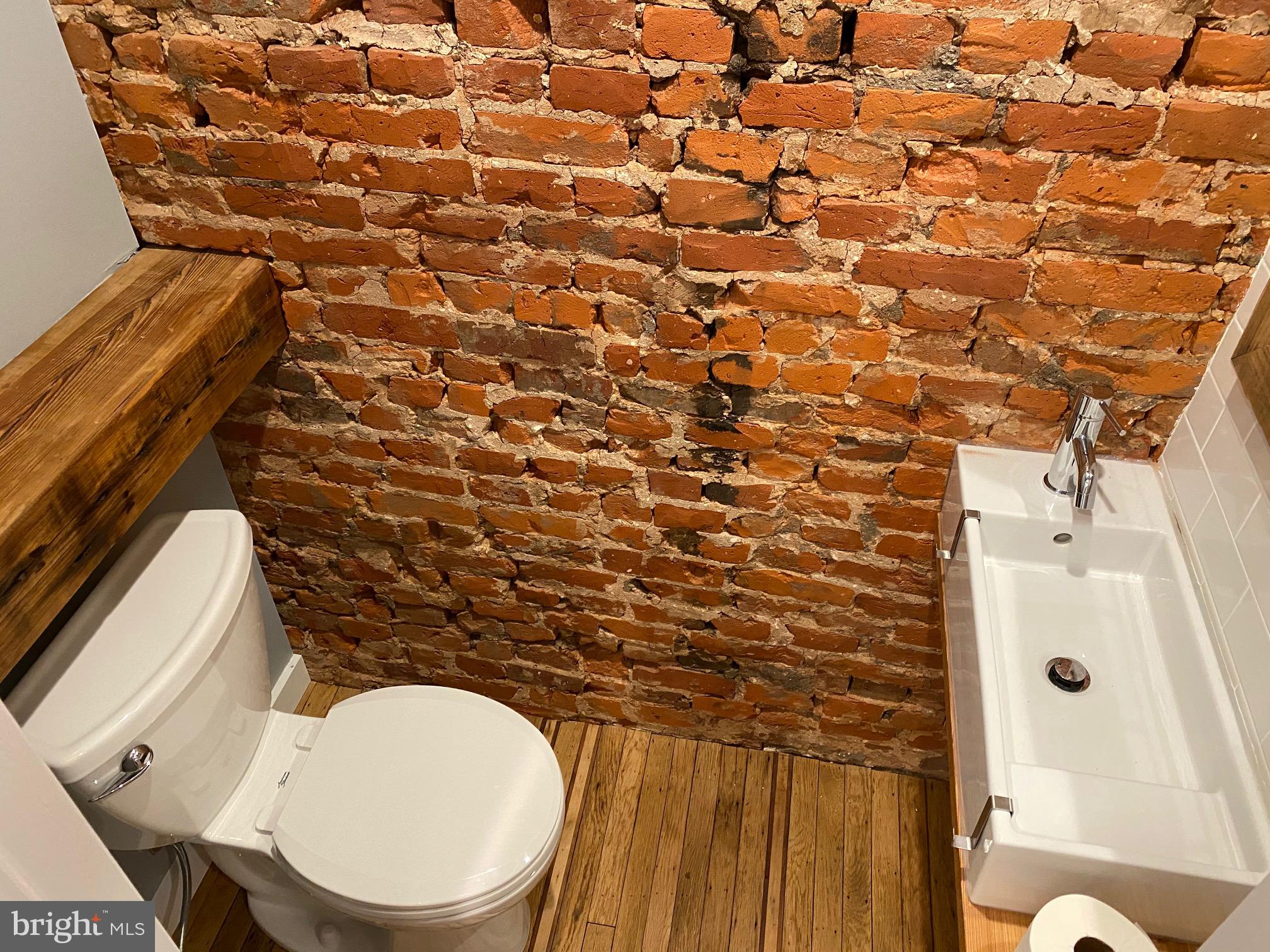 PORT RICHMOND - Residential Lease