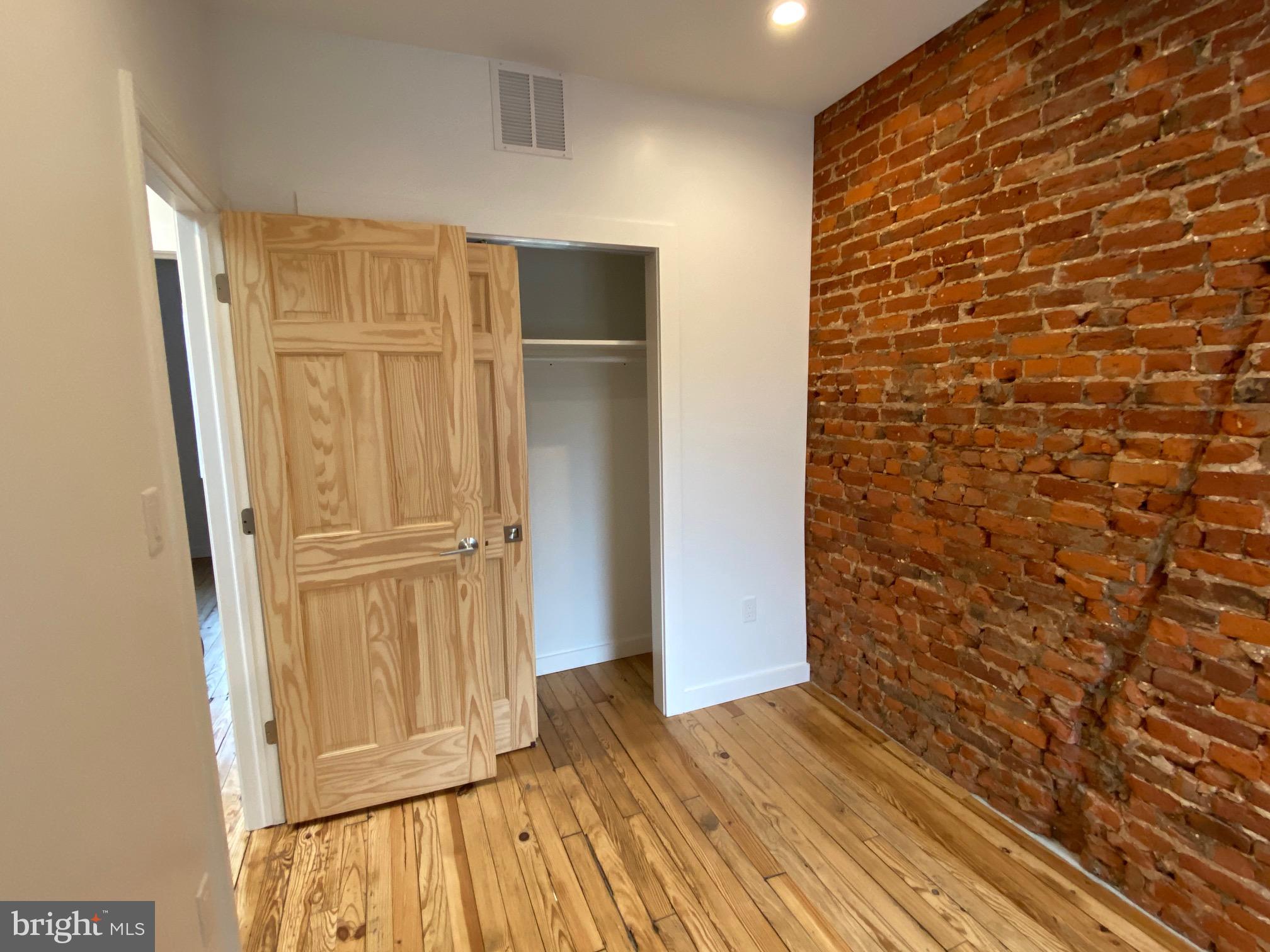 PORT RICHMOND - Residential Lease