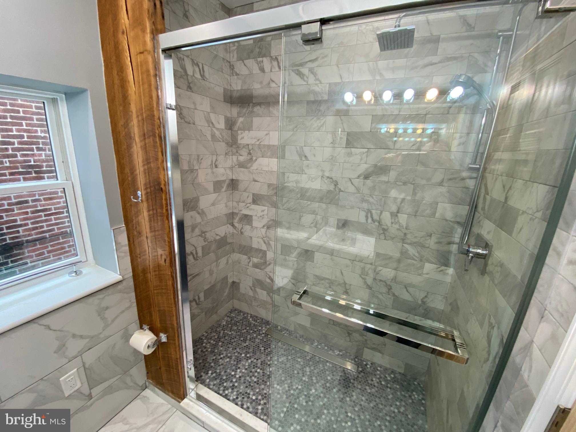 PORT RICHMOND - Residential Lease