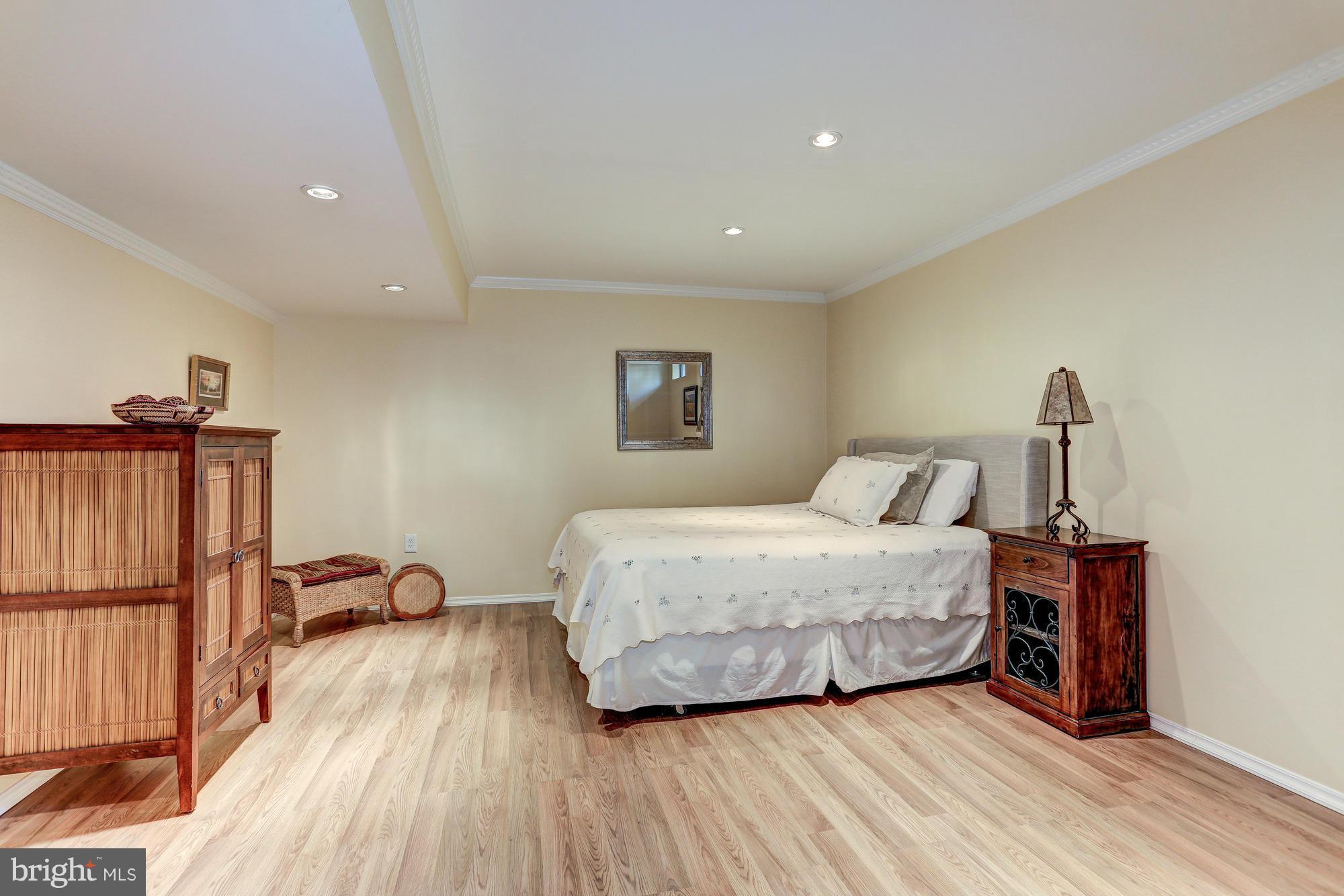 OLD WATERFORD - Residential