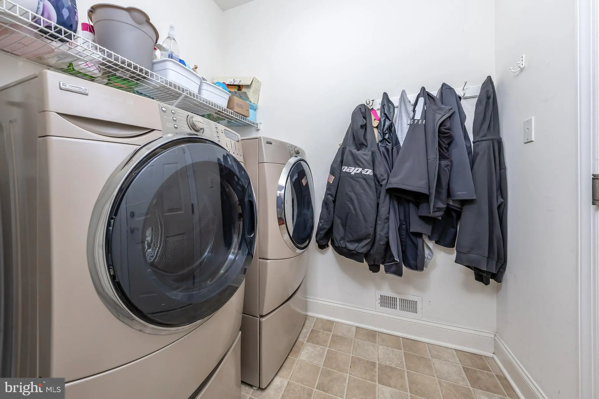 West Deptford, New Jersey 08066, United States, 3 Bedrooms Bedrooms, ,2 BathroomsBathrooms,Residential,Active,220938