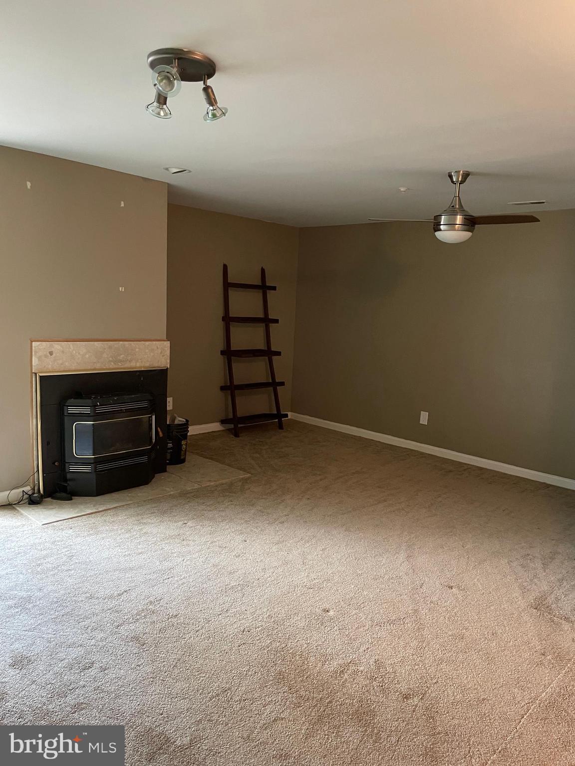 CONSTANT FRIENDSHIP - Residential