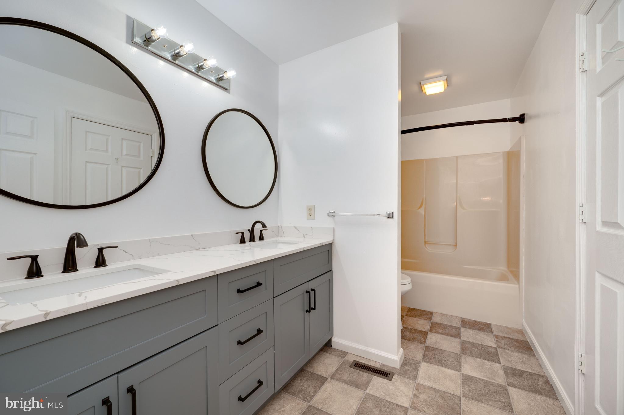 THOMAS GARDENS - Residential