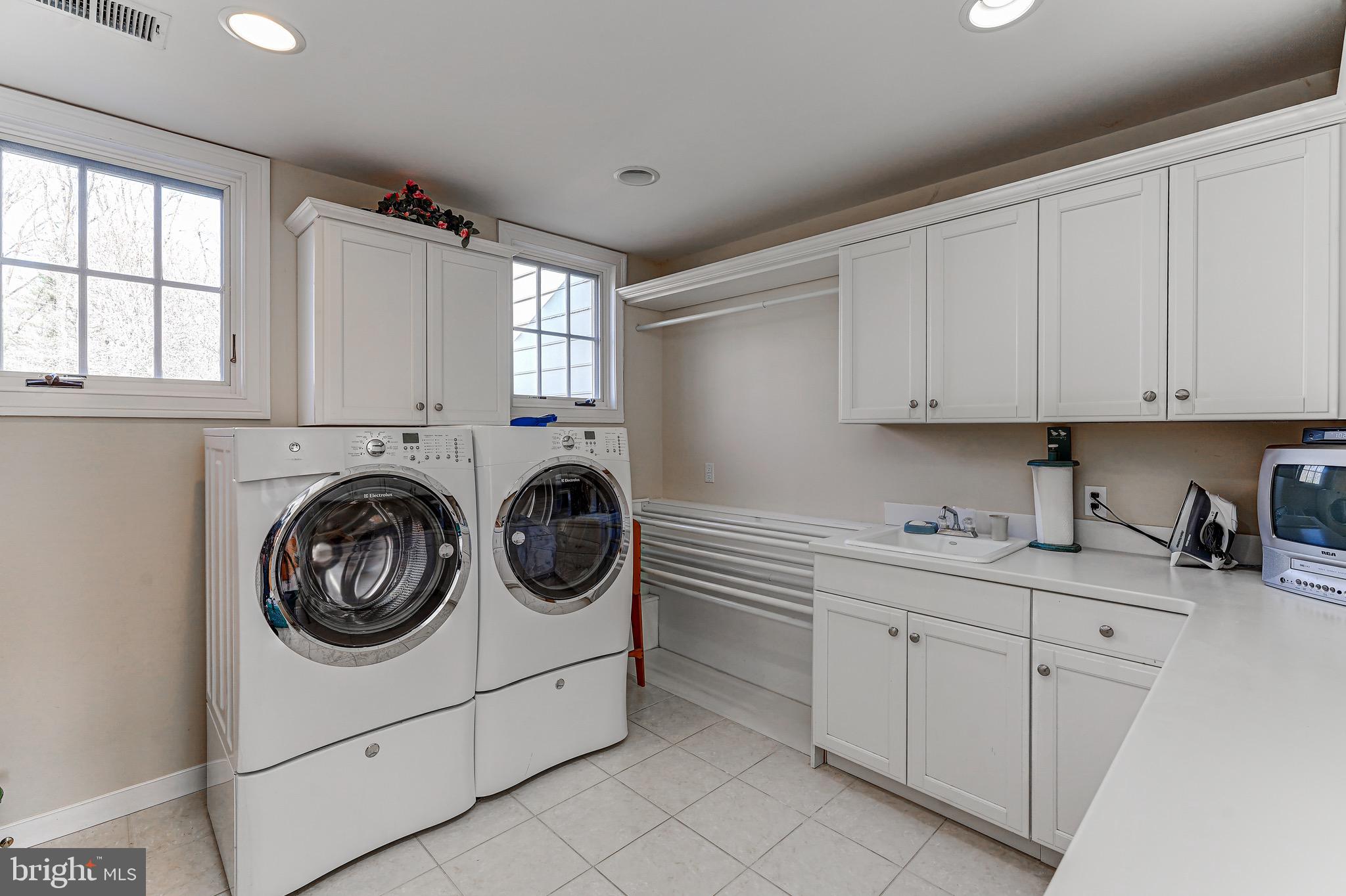 POND VIEW ESTATES - Residential