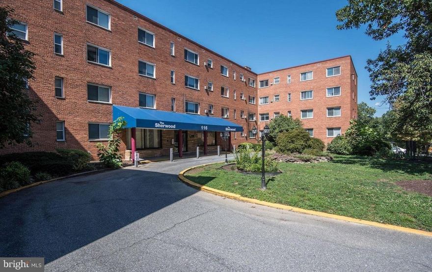 "1ST OPEN HOUSE SATURDAY 2/14 & SUNDAY 2/15  10:00-12:00" "PROPERTY FOR Sale  "Rare" 3 Br 2 Full Bath. Close to  Metro. Gas, Heat & Water included. Spacious  & Bright Large Panoramic Window in Living Room . Kitchen with updated Appliances & Granite counters. Convenient to Shopping & Restaurant. Laundry is across the hall from unit. Priced under market! Moved in ready for qualified buyer! "Come & be Dazzled"