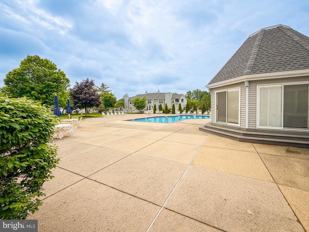 ROSE HOLLOW - Residential