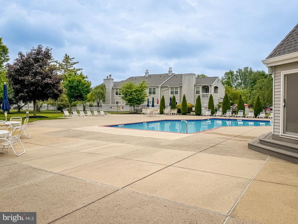 ROSE HOLLOW - Residential