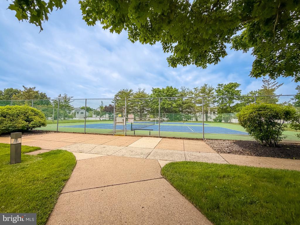 ROSE HOLLOW - Residential