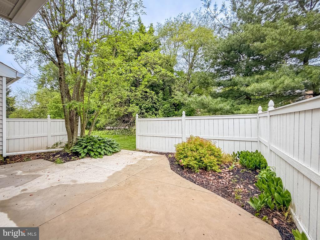 ROSE HOLLOW - Residential