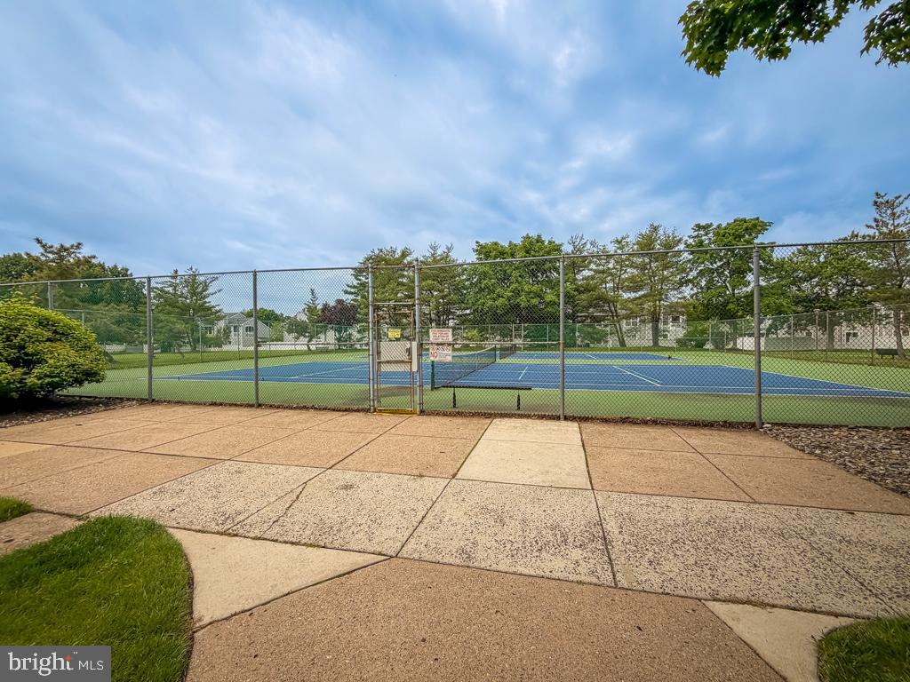 ROSE HOLLOW - Residential