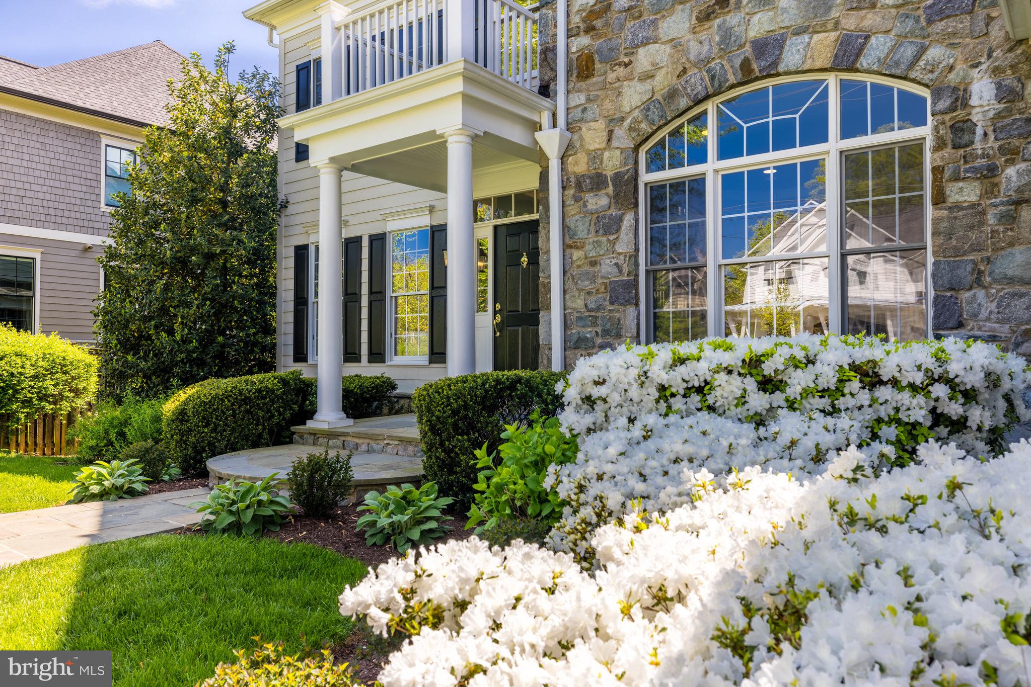 SALONA VILLAGE - Residential