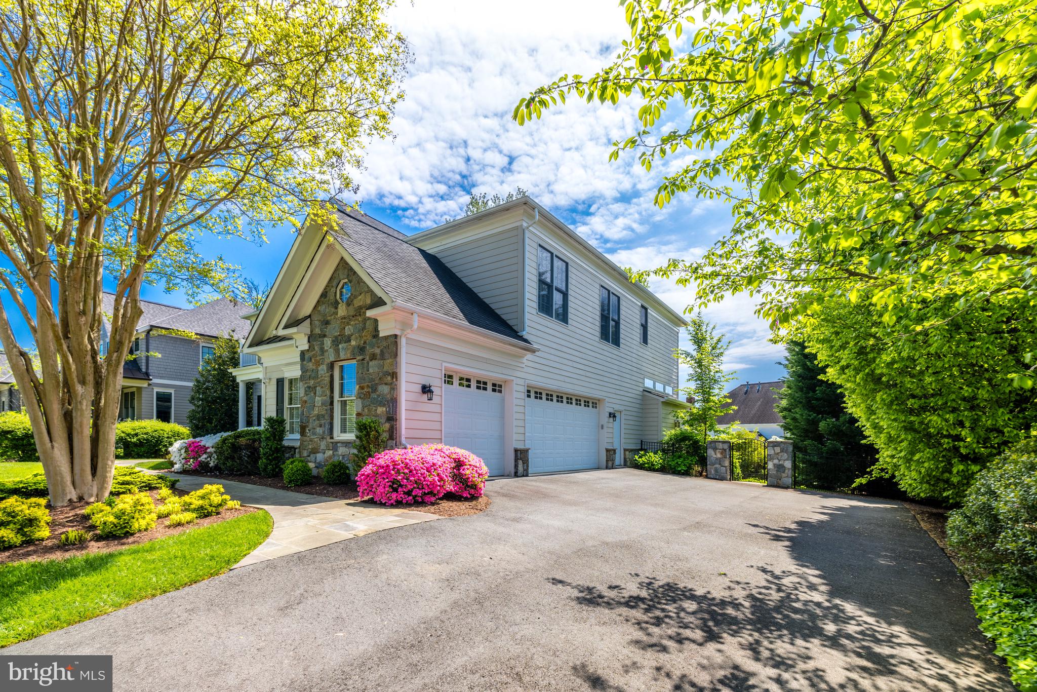 SALONA VILLAGE - Residential