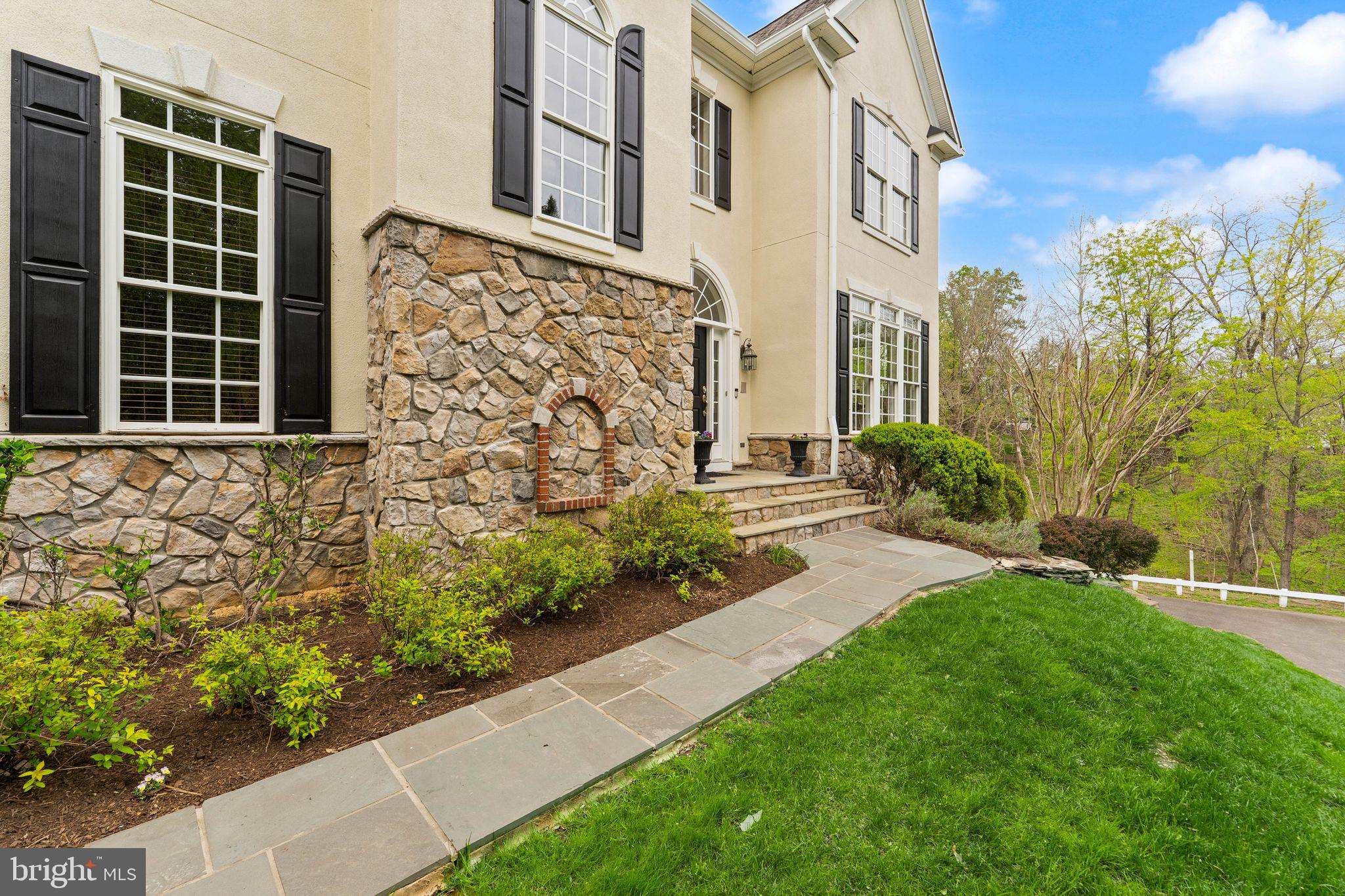 LANSDOWNE ON THE POTOMAC - Residential