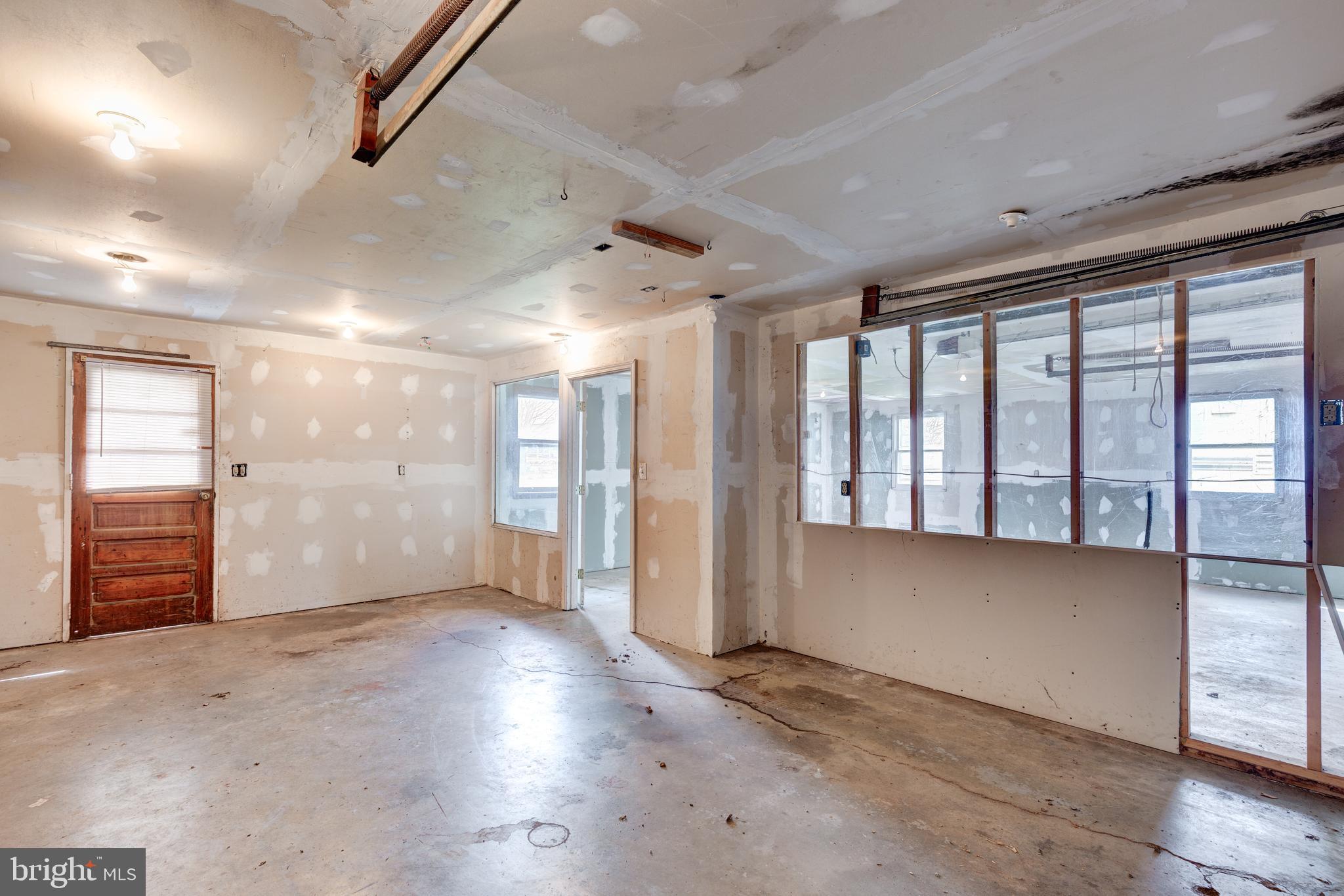 SPRINGFIELD ESTATES - Residential