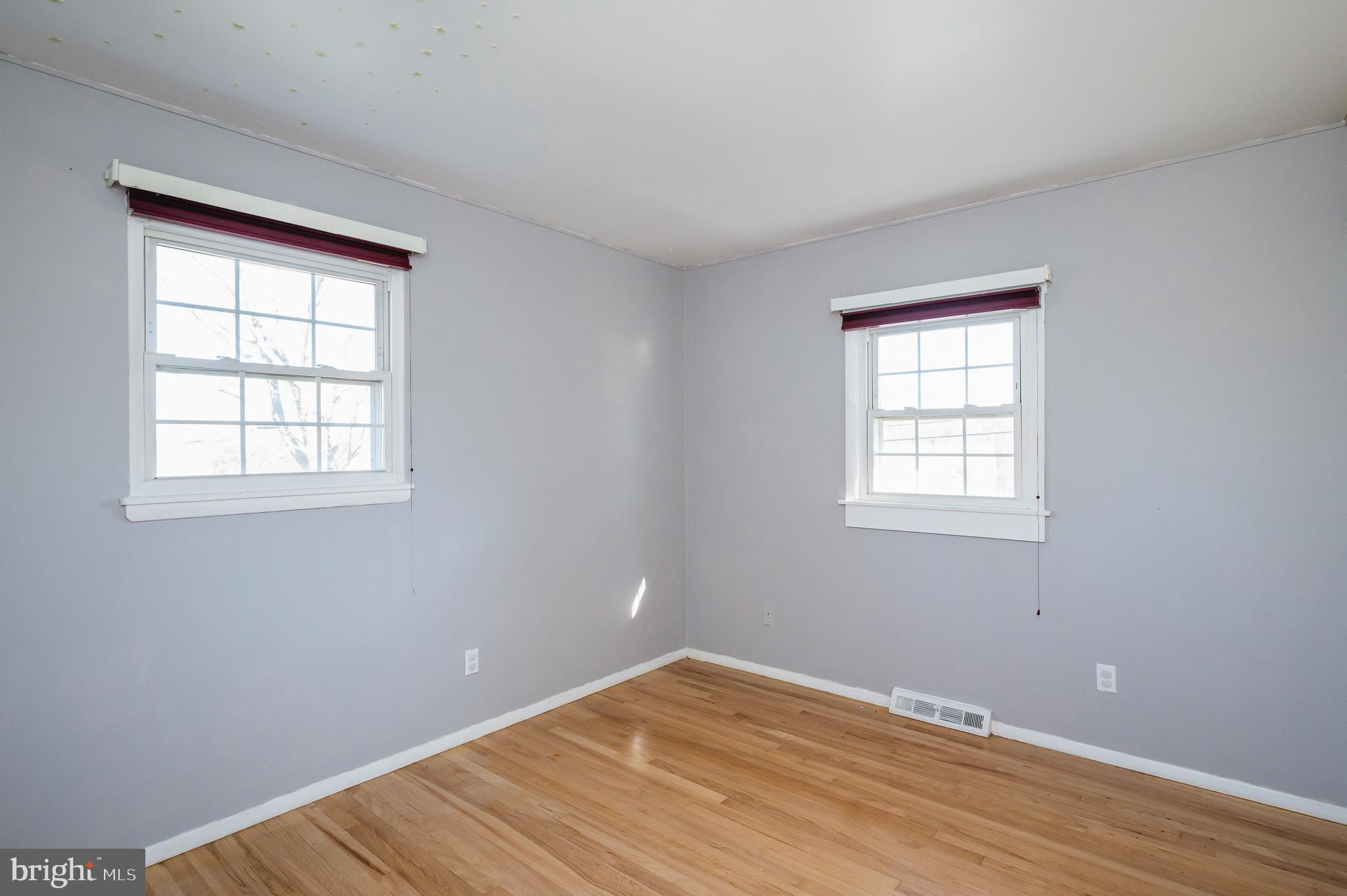 NORTHAMPTON - Residential