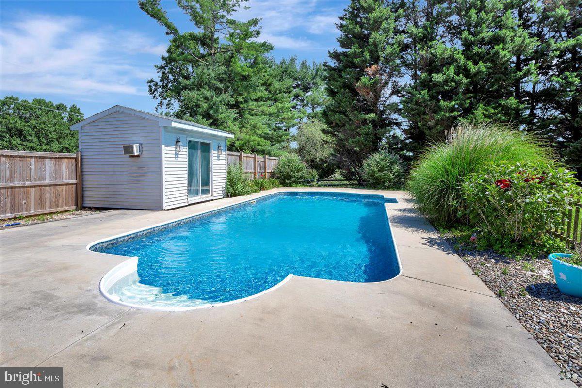 NORTHAMPTON - Residential