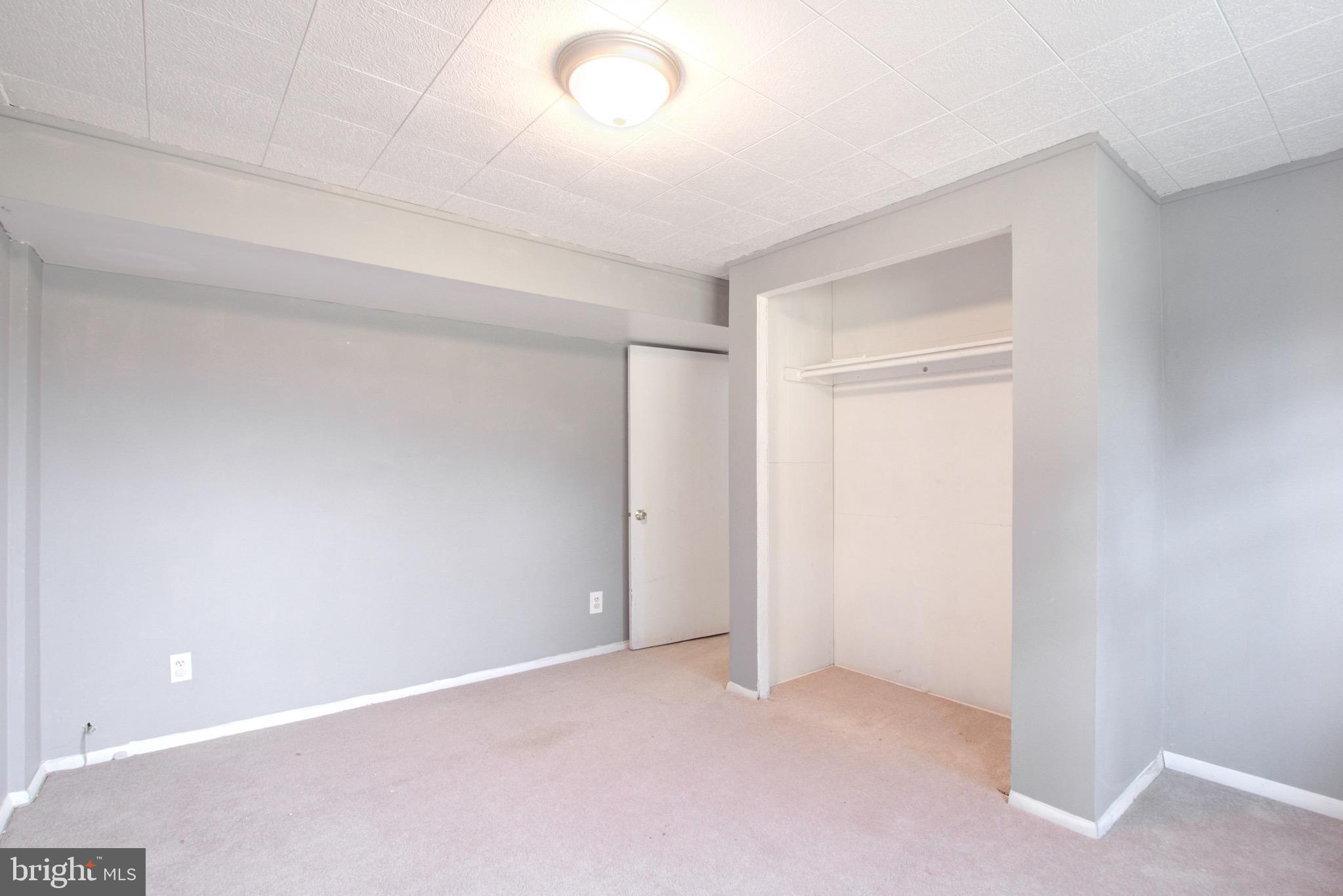 NORTHAMPTON - Residential