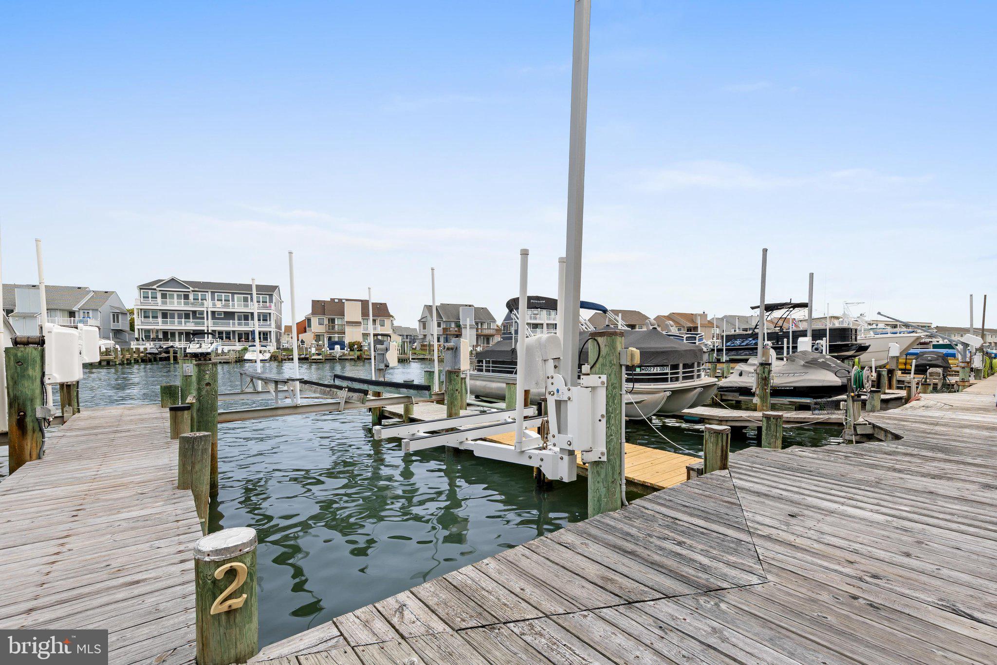 610 BAYSHORE COURT 3