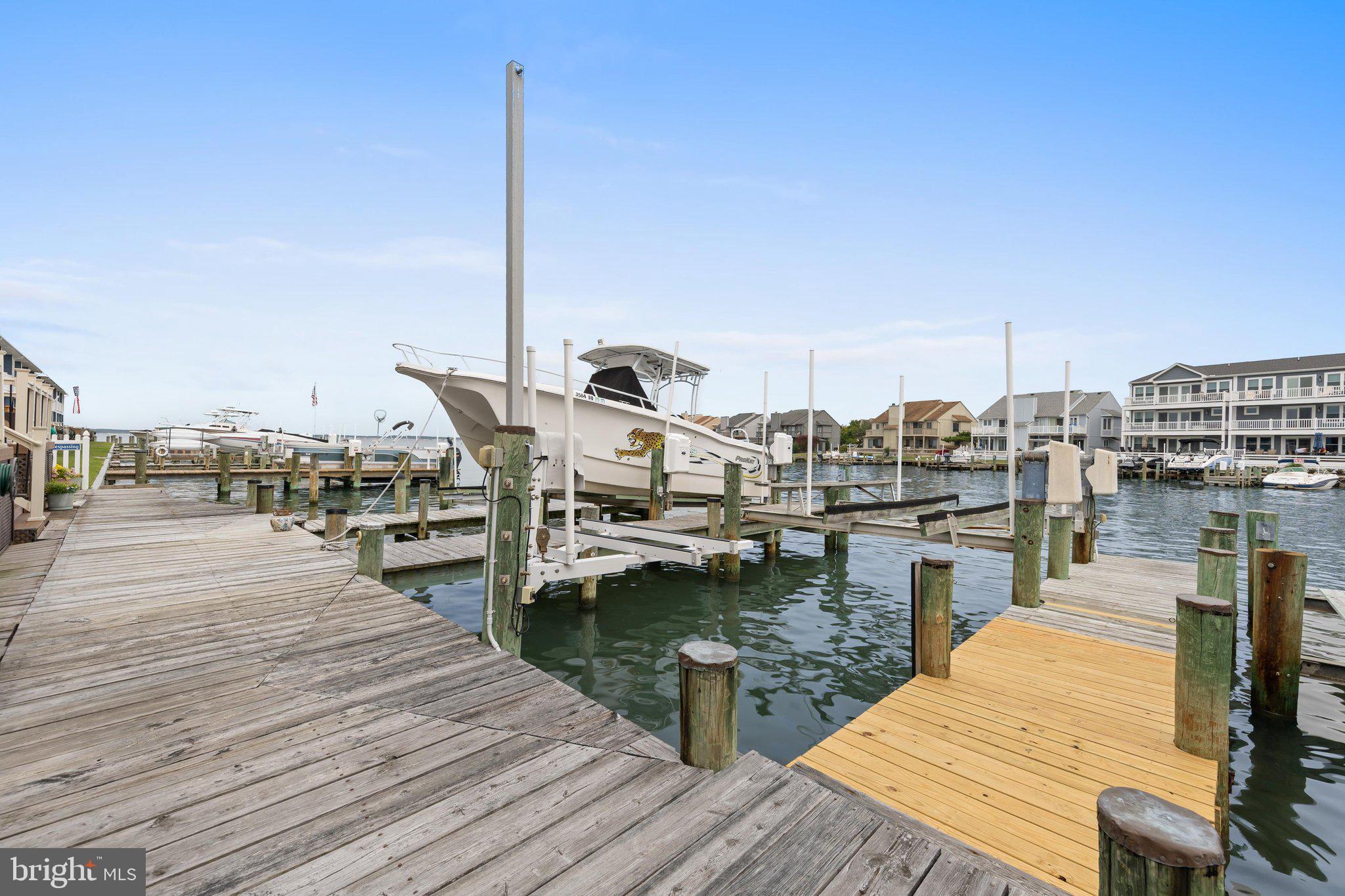 610 BAYSHORE COURT 3