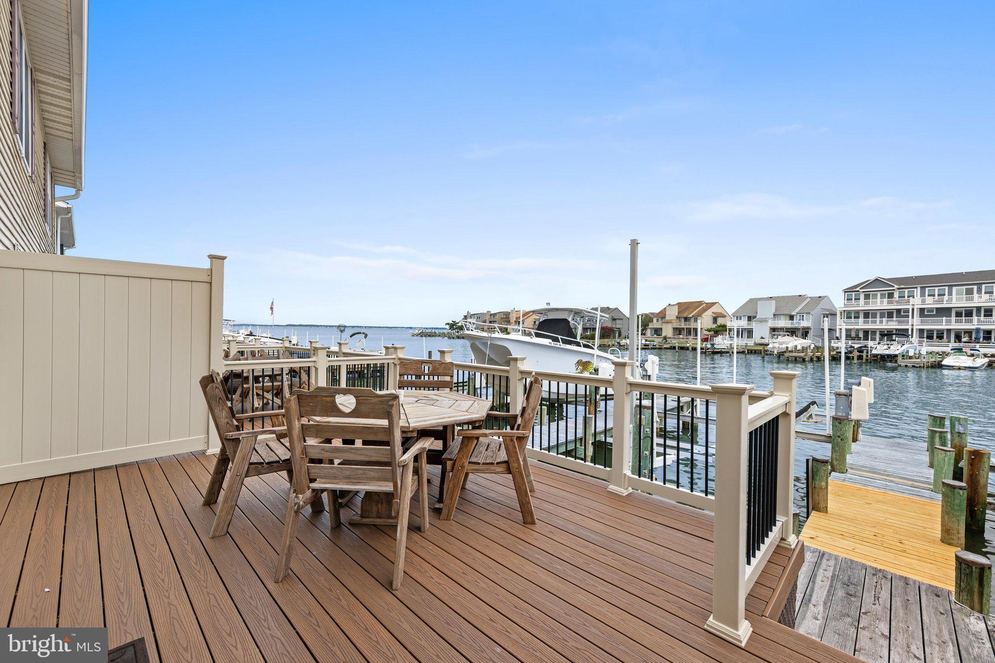610 BAYSHORE COURT 3