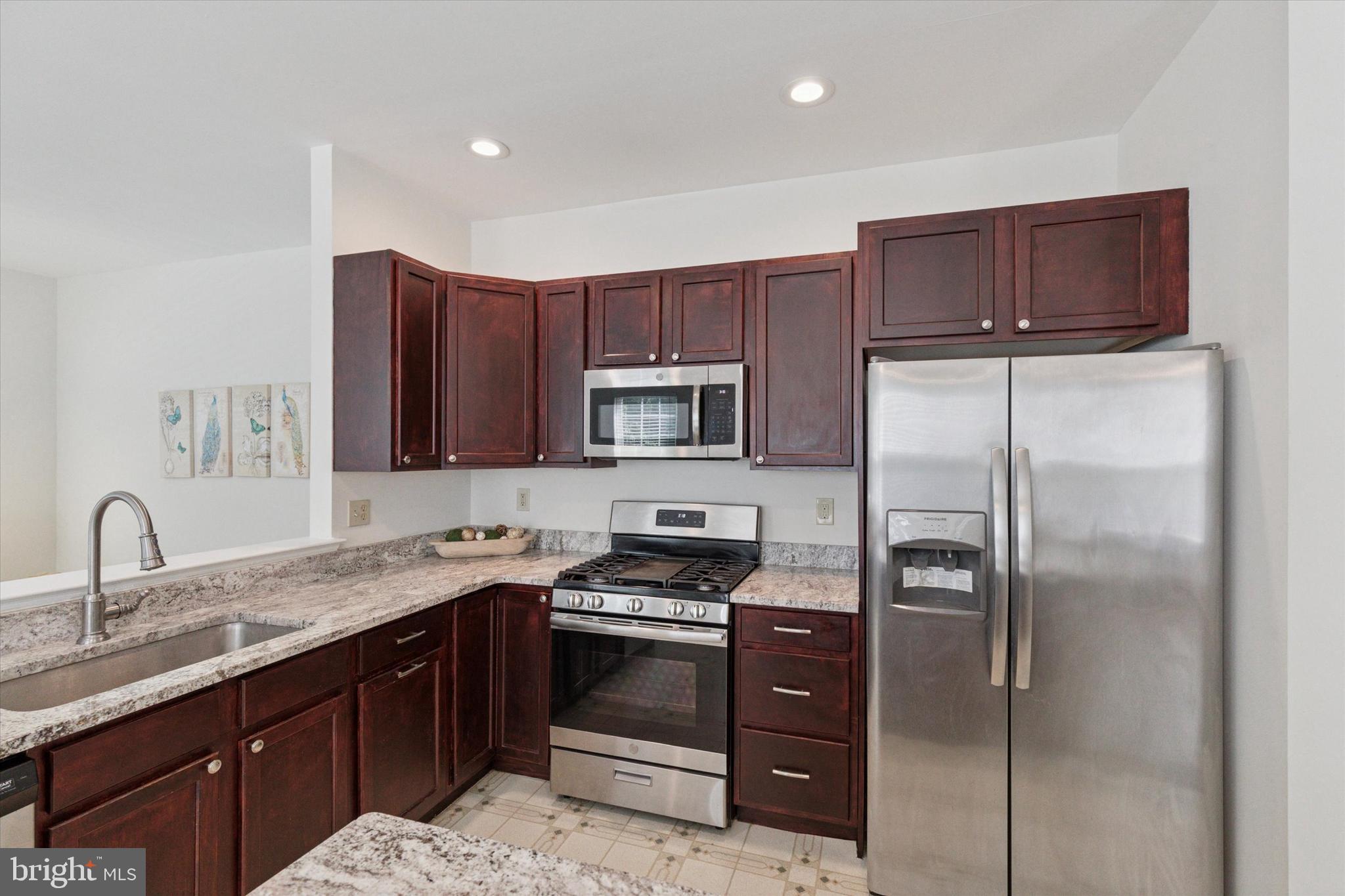 CHARLESTOWN OAKS - Residential