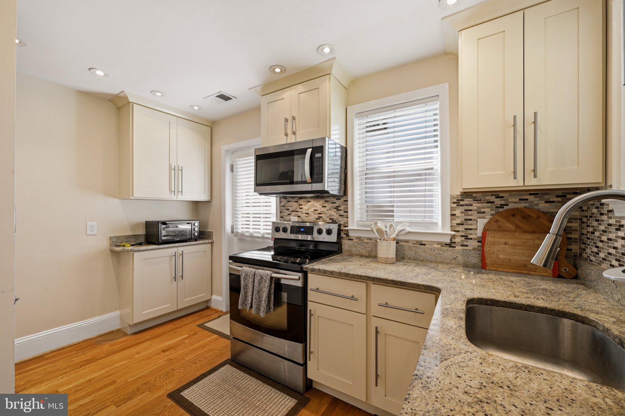 CHEVERLY MANOR - Residential