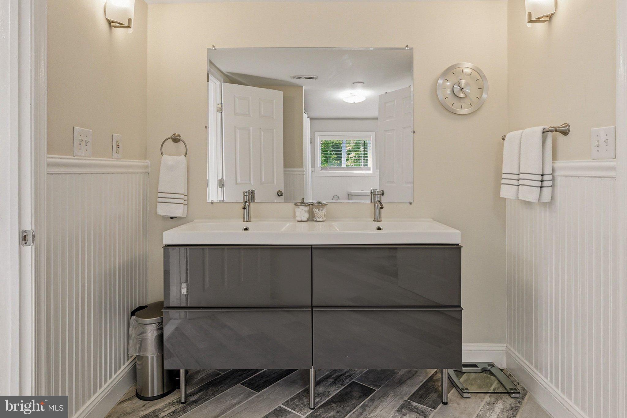 CHEVERLY MANOR - Residential