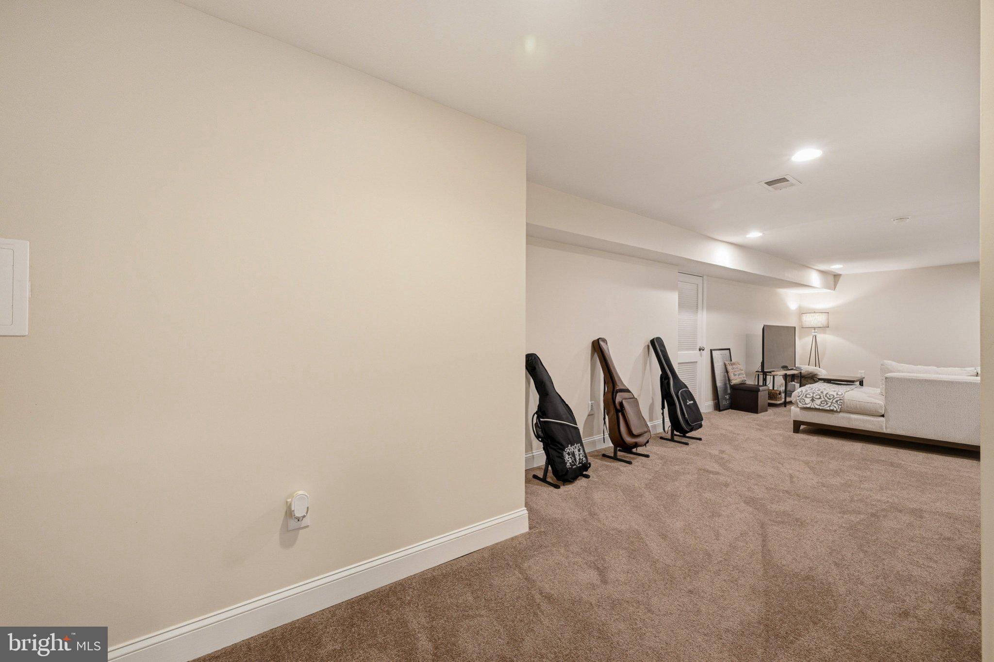 CHEVERLY MANOR - Residential
