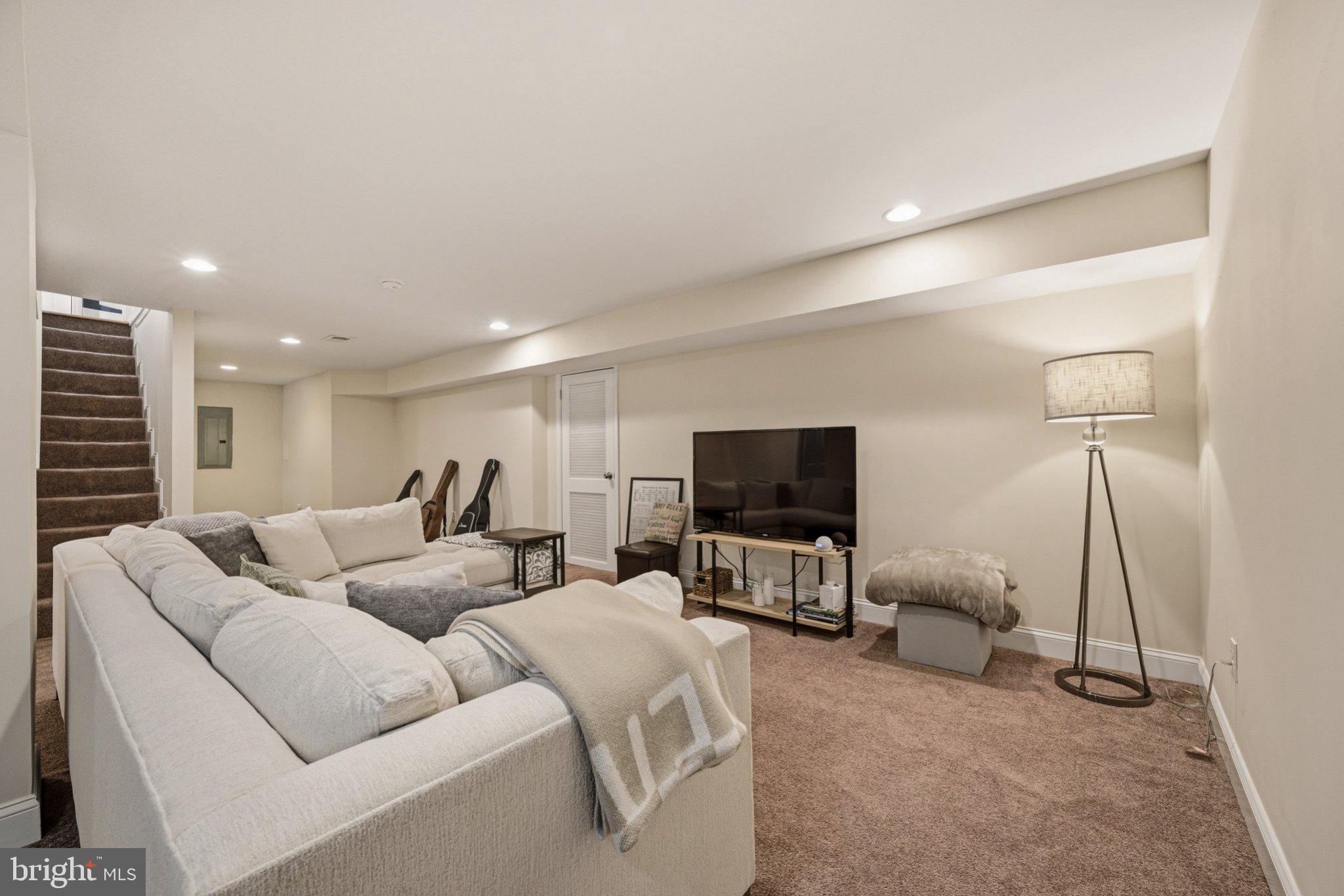 CHEVERLY MANOR - Residential