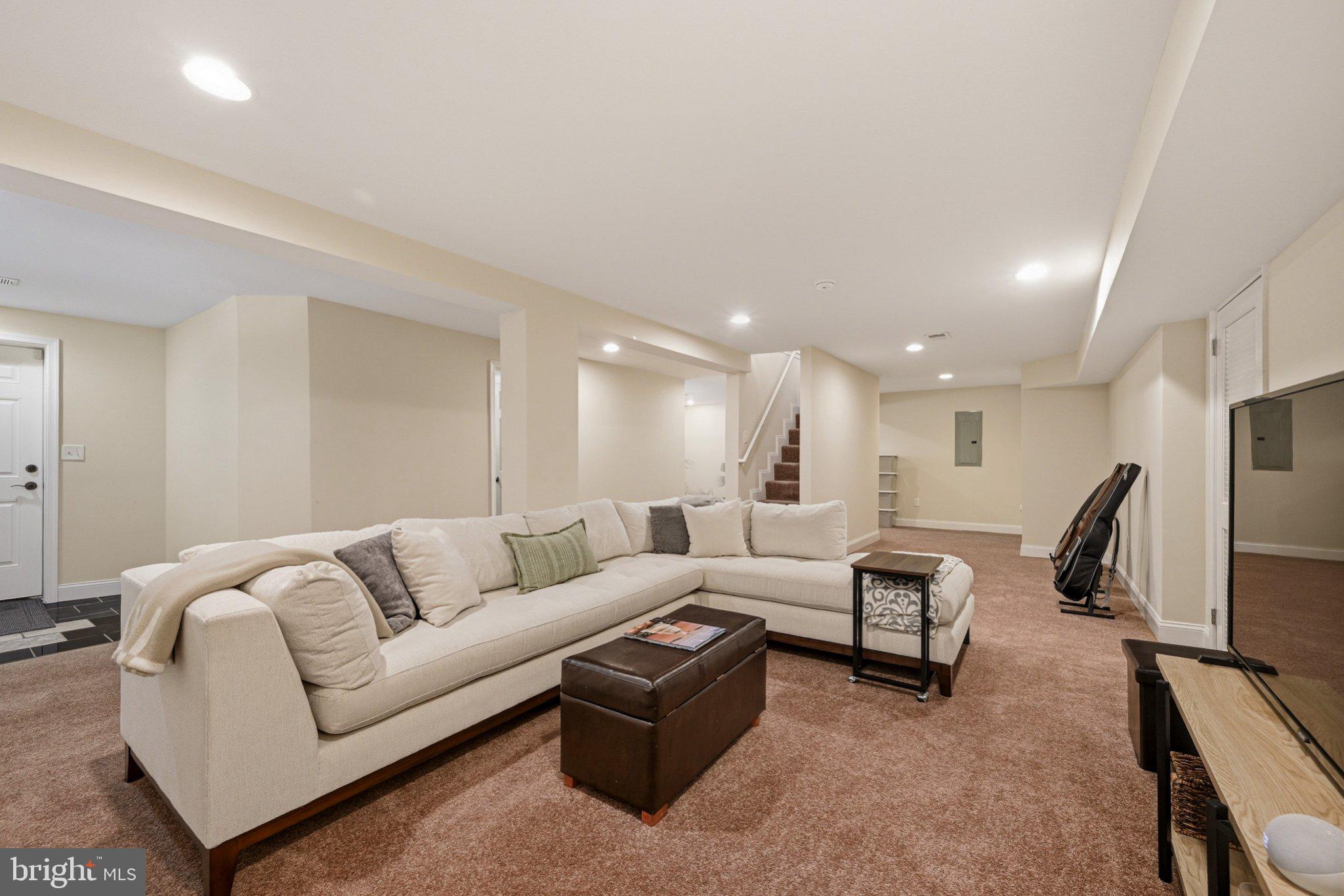 CHEVERLY MANOR - Residential