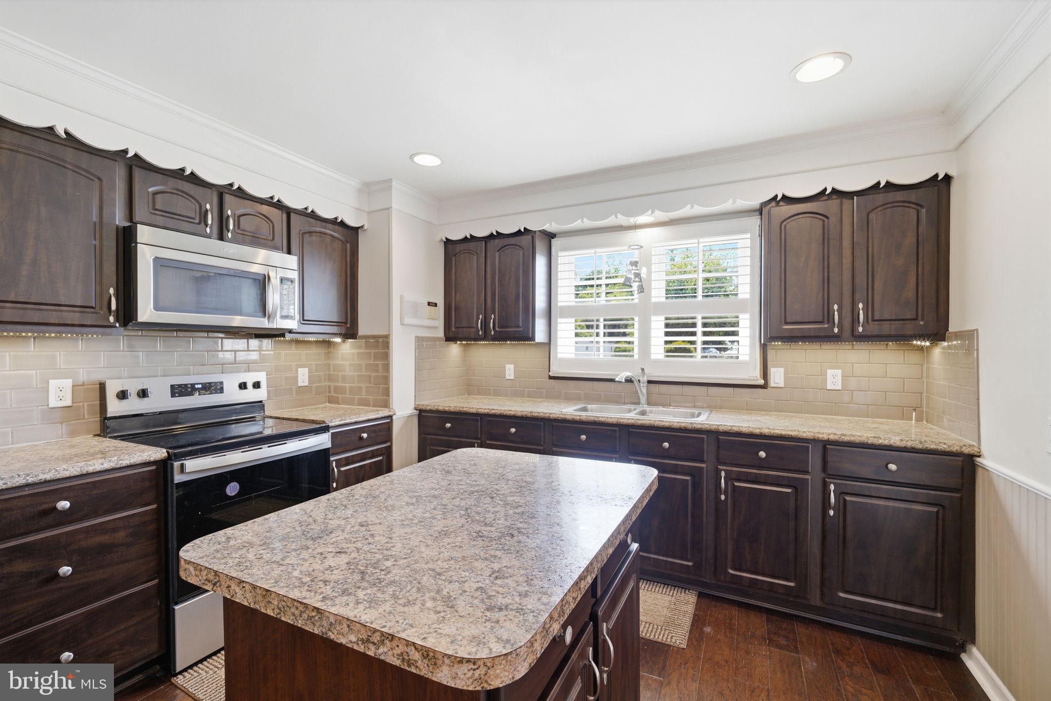 WORTON - Commercial Sale