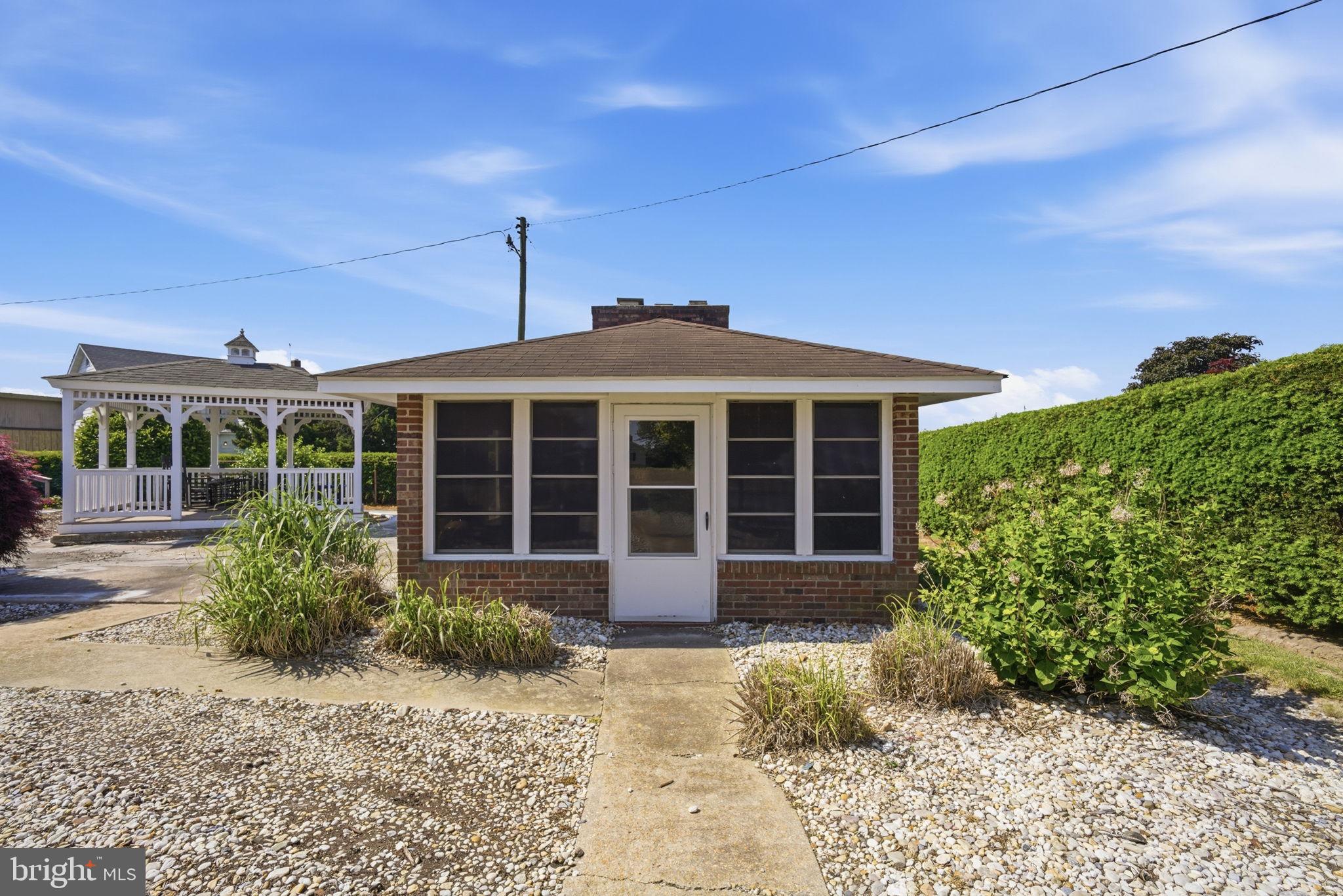 WORTON - Commercial Sale