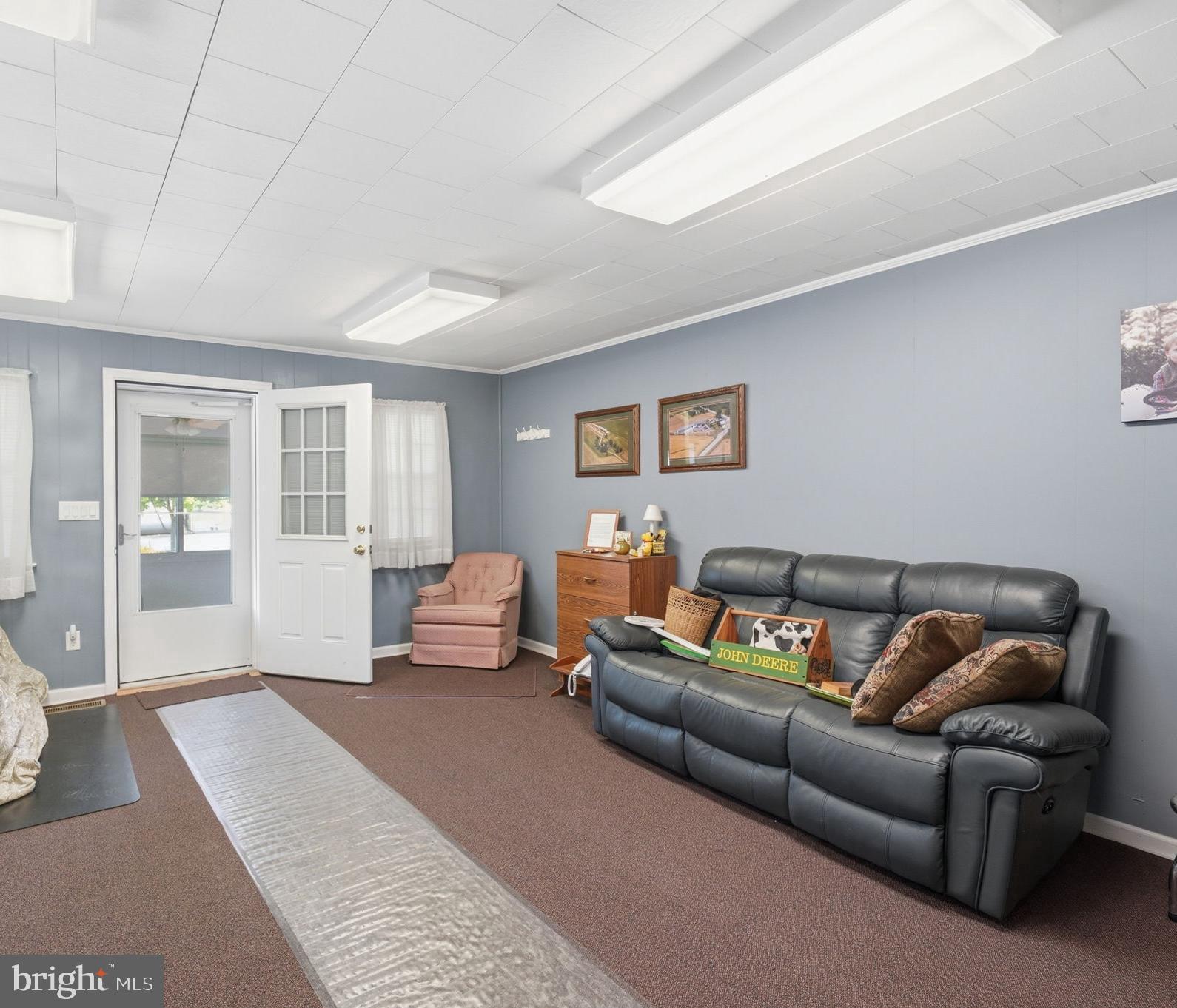 WORTON - Commercial Sale