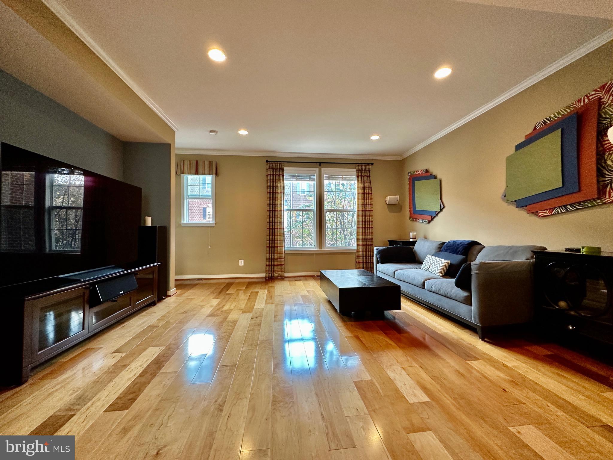 HUNTINGTON MEWS - Residential Lease