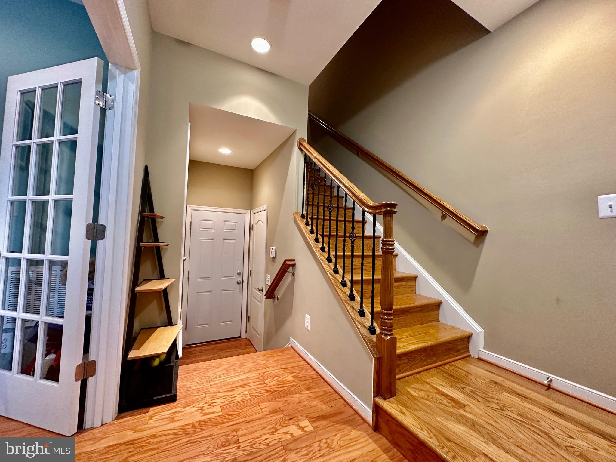 HUNTINGTON MEWS - Residential Lease