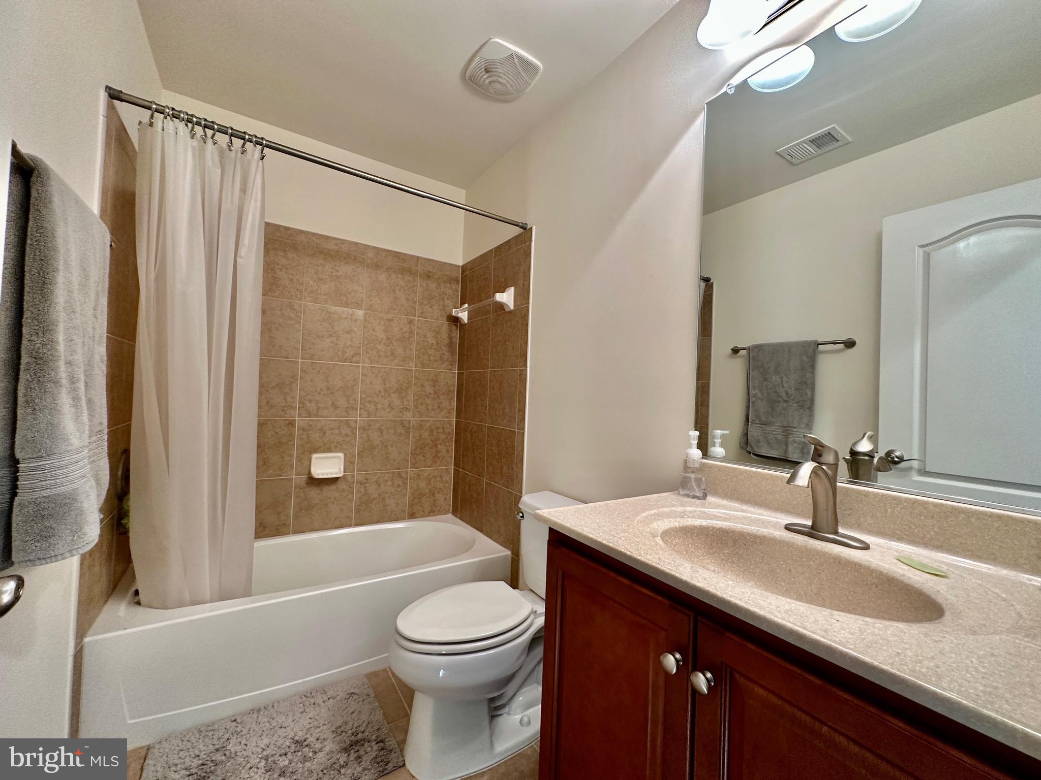 HUNTINGTON MEWS - Residential Lease