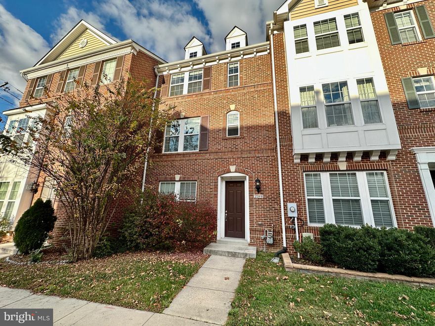 Modern brick front 3 level townhouse with lots of natural light in a great location for rent. 3 bedrooms, 3.5 bathrooms, office, and a 2-car garage. 
First floor: Generous 2-car garage with storage space and office space with full bathroom which could be used as an additional bedroom as well.
Second floor: Open floor plan hosting the large gourmet kitchen with stainless-steel appliances, granite counter tops, large pantry, island/breakfast bar, ample dining- and sunny living room, finished with beautiful hardwood floors. The deck off this level will be perfect to enjoy your dinner outside.
Third floor: Spacious master suite with walk-in closet and en suite master bathroom with shower, soaking tub, and dual vanity. Two more bedrooms, one full bathroom and your laundry room are located on this floor.
Great location, close to the walking trails, parks, and the recreational area along the Potomac River from Mount Vernon to historic Washington DC. Huntington Metro, Old Town Alexandria, National Harbor, Belle Haven Country Club, Crystal City, Pentagon, Washington DC and numerous military bases are close by. Easy access to 495/95, Route 1 and GW Parkway.