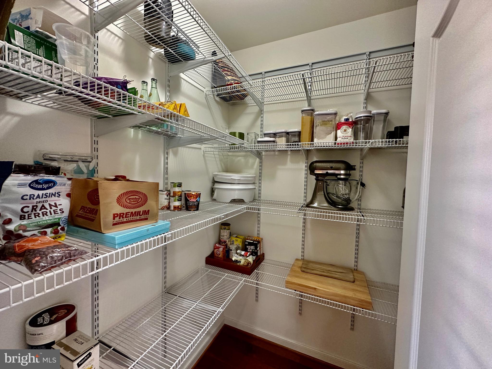 HUNTINGTON MEWS - Residential Lease