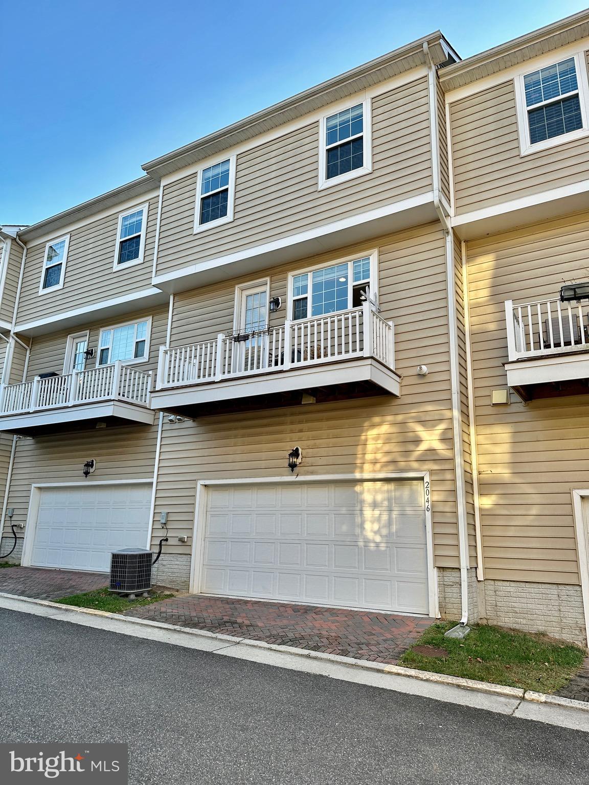 HUNTINGTON MEWS - Residential Lease