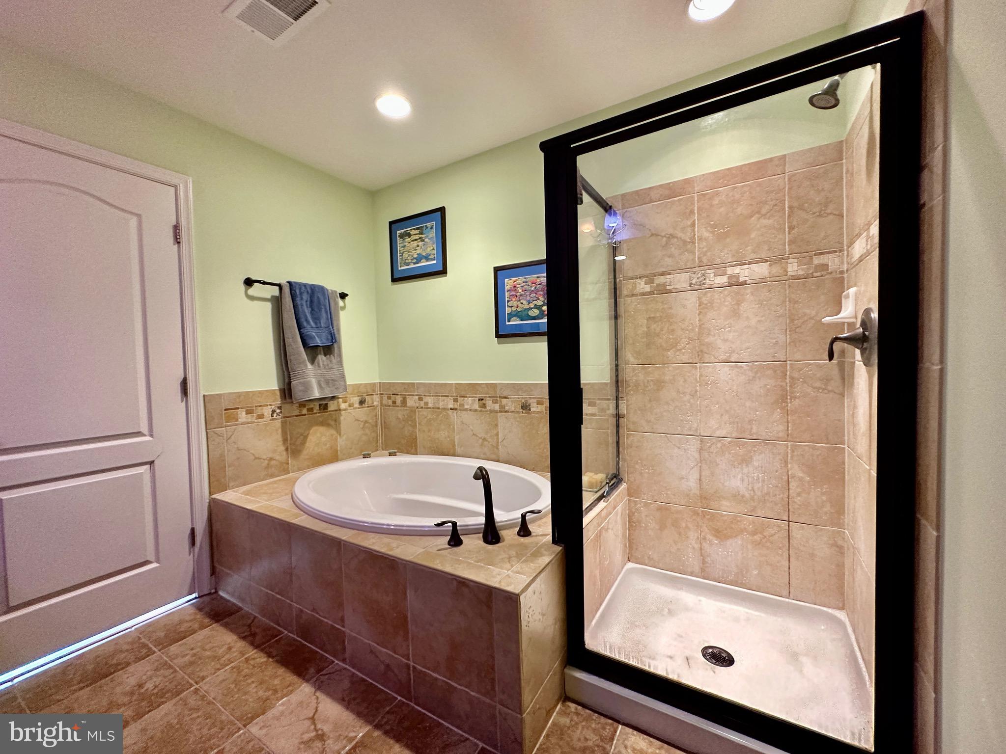 HUNTINGTON MEWS - Residential Lease