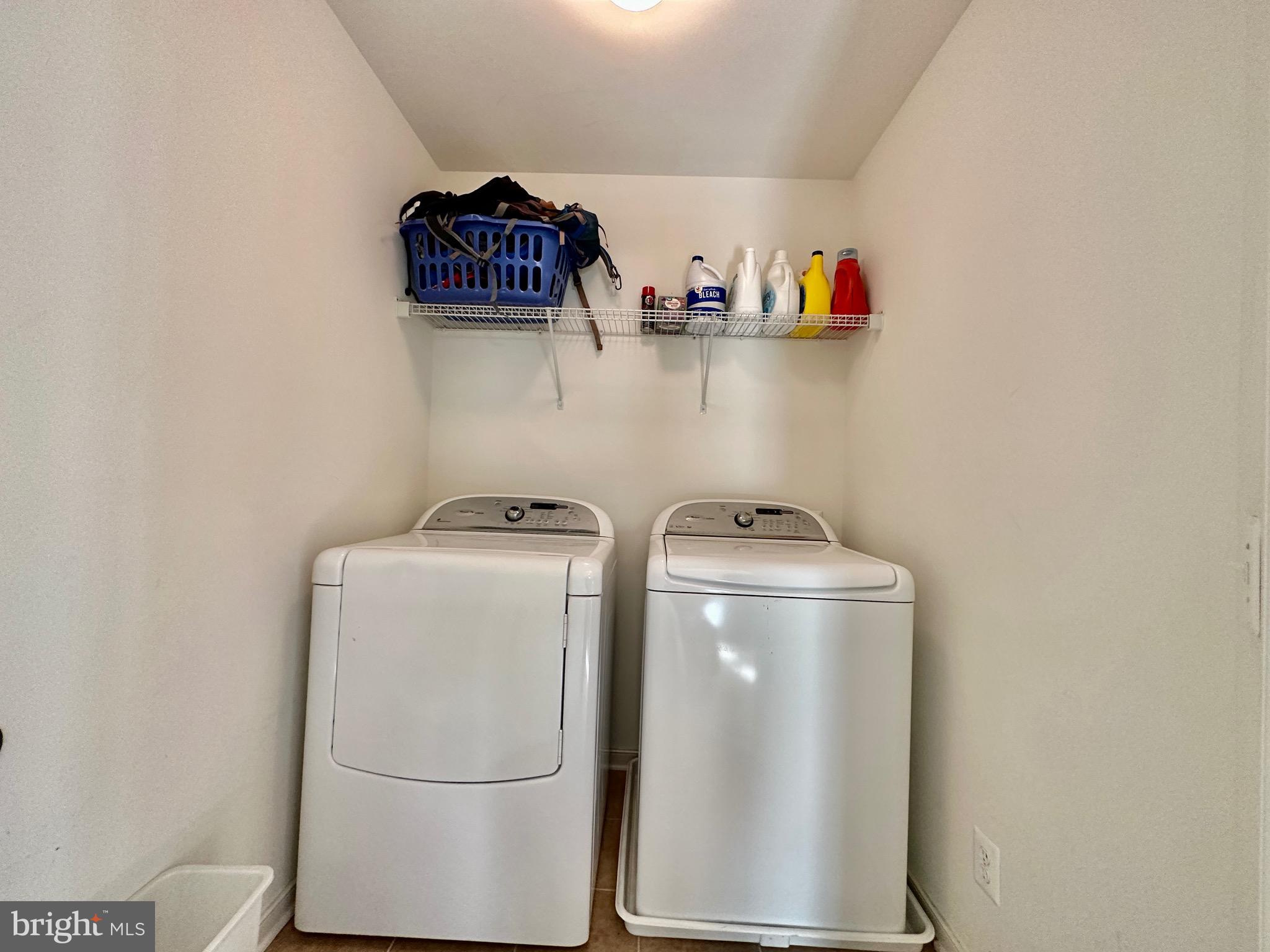 HUNTINGTON MEWS - Residential Lease