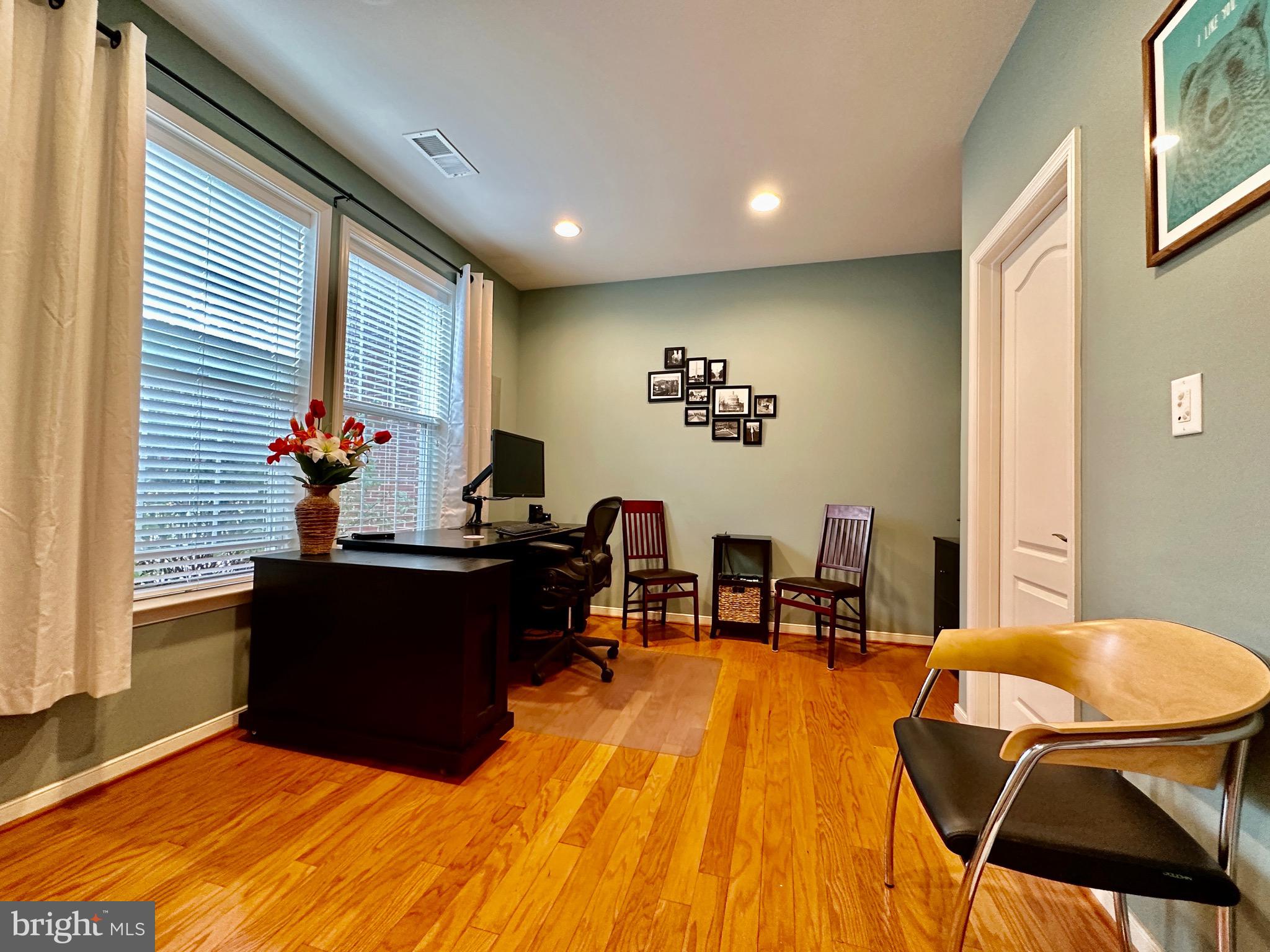 HUNTINGTON MEWS - Residential Lease