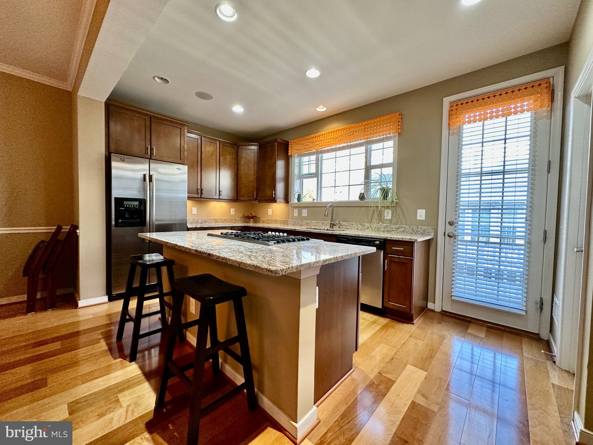 HUNTINGTON MEWS - Residential Lease