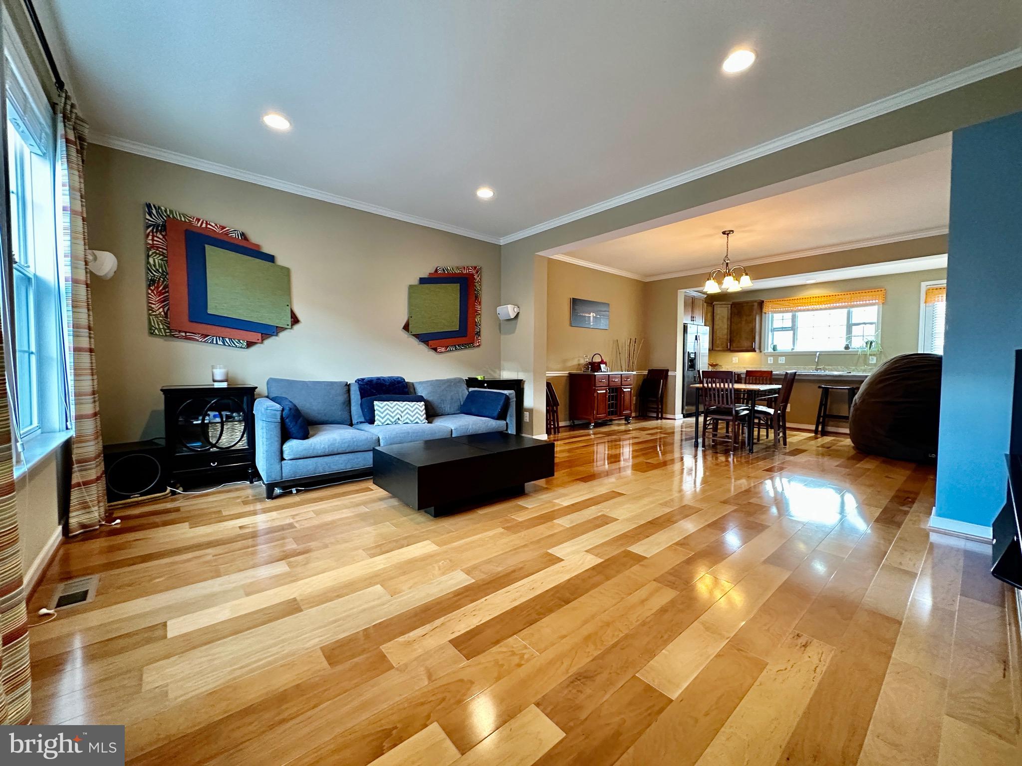 HUNTINGTON MEWS - Residential Lease