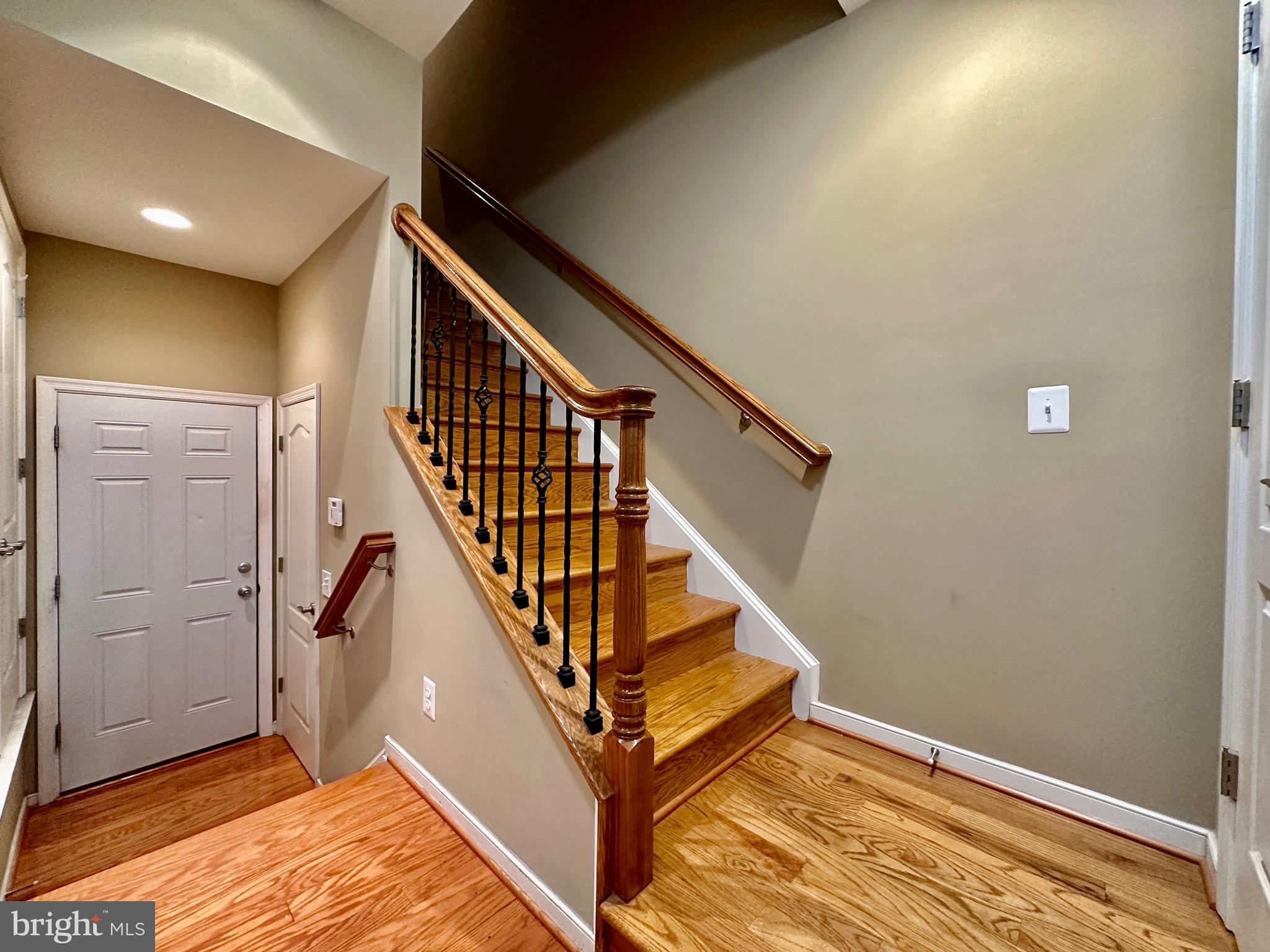 HUNTINGTON MEWS - Residential Lease