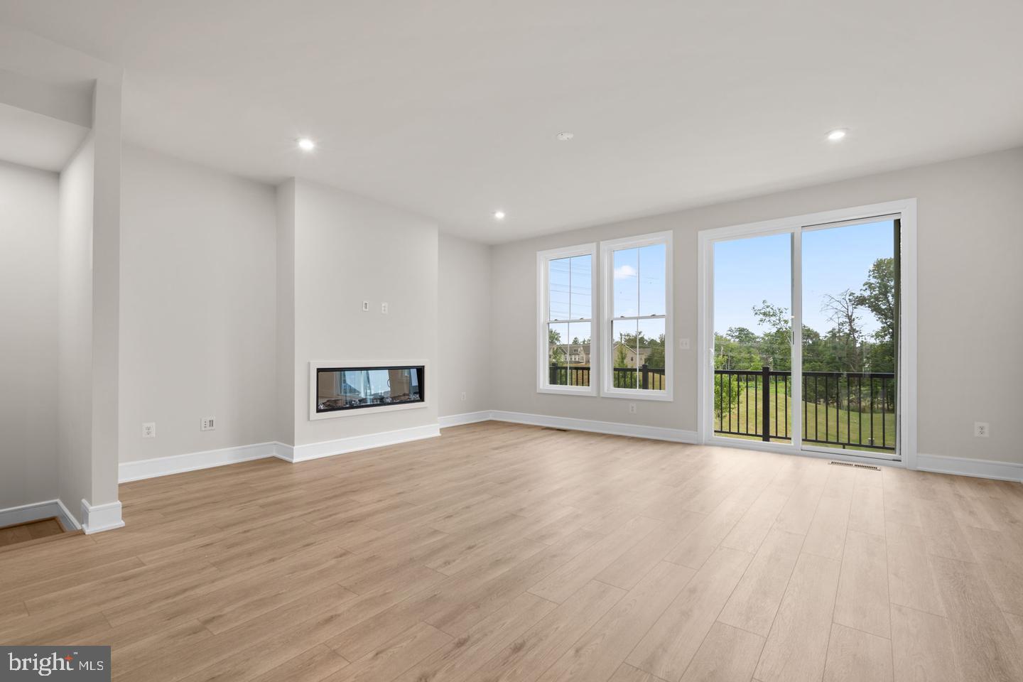 42104 PICASSO SQUARE