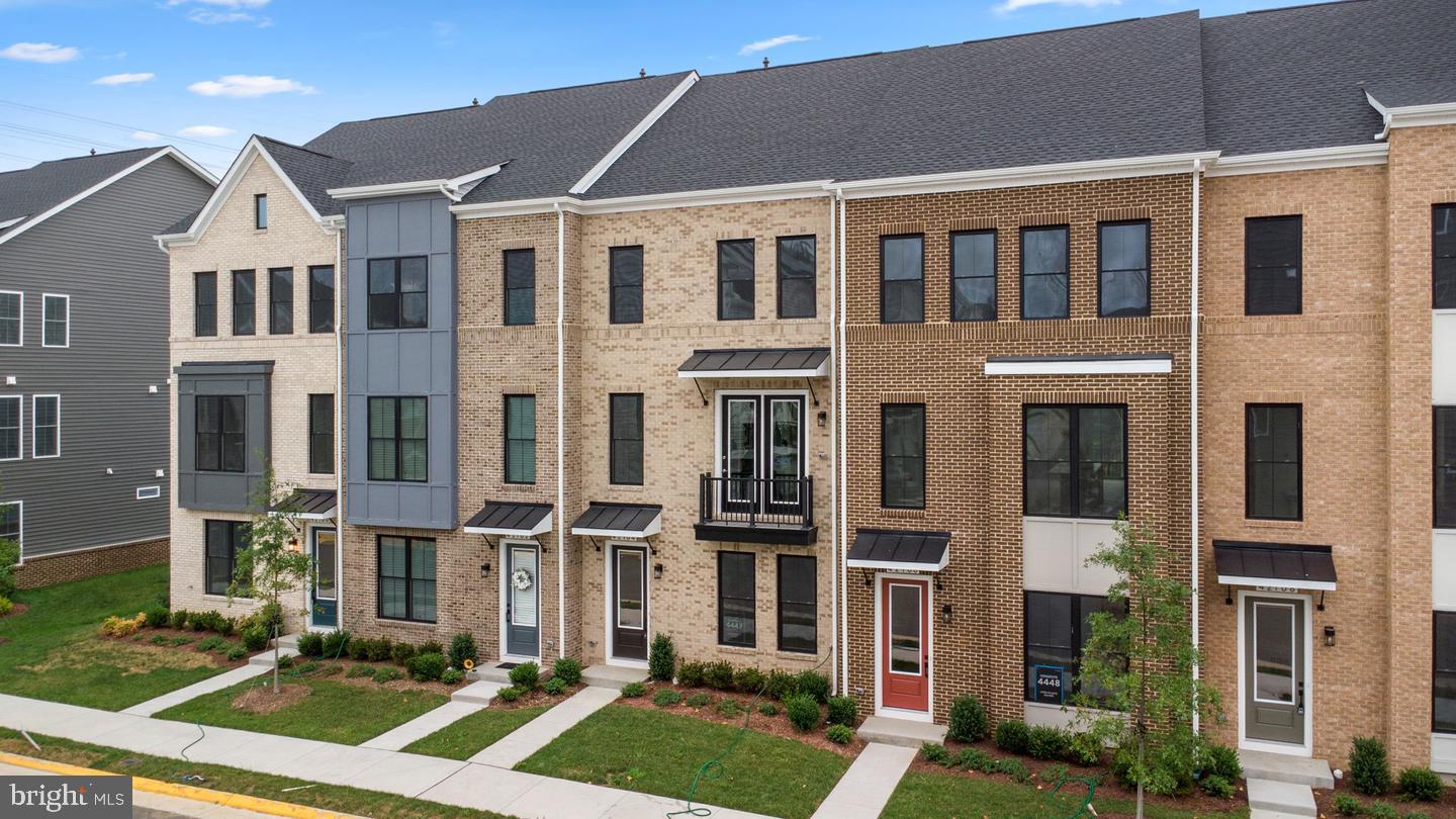 42104 PICASSO SQUARE