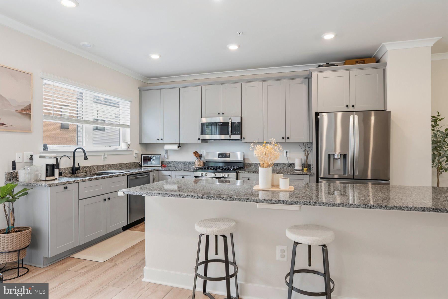 MEDFIELD - Residential