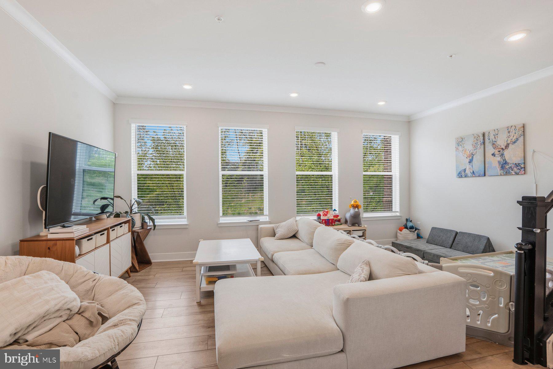 MEDFIELD - Residential