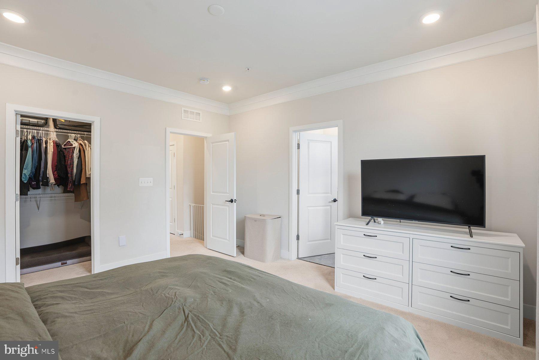 MEDFIELD - Residential